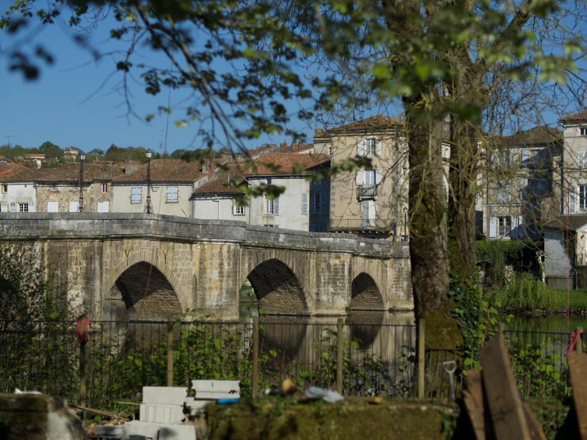 Pont Vieux Chambres Et Gites Confolens Ngoại thất bức ảnh